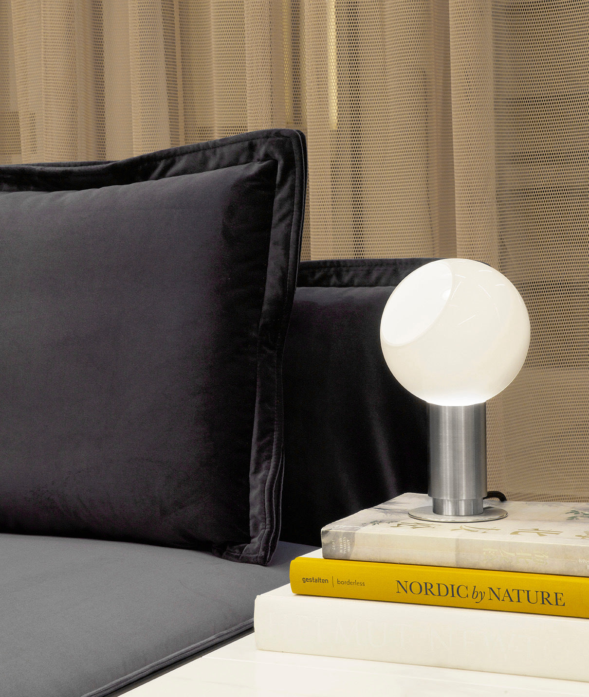 Donya Sphere Wall Lamp
